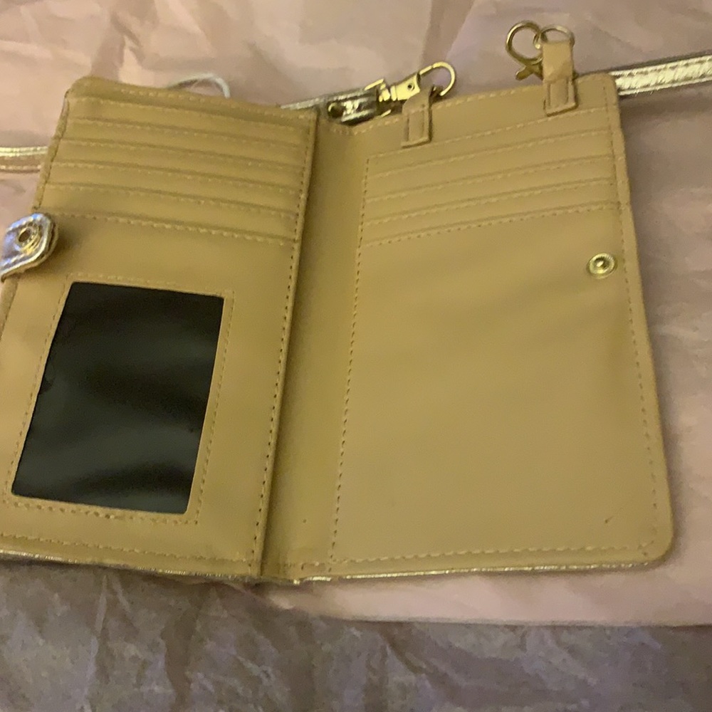Charger on the go bag. - Picture 2 of 4